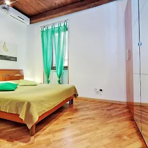 The Red Apartamento
